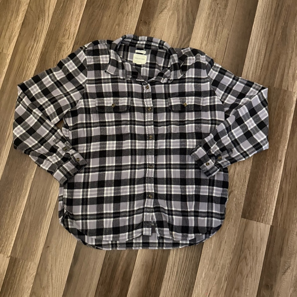 American Eagle Outfitters Black and White Plaid Casual Button Down Shirt
